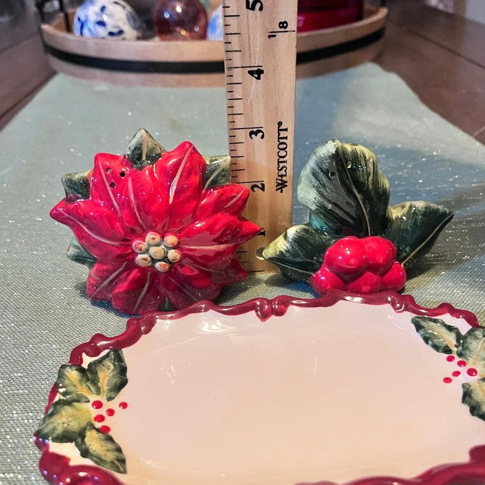 Christmas Poinsettia & Holly Berry Salt Pepper Shaker 3 Piece Set Vintage